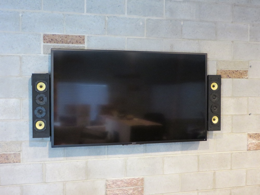 Sony on wall tv with speakers